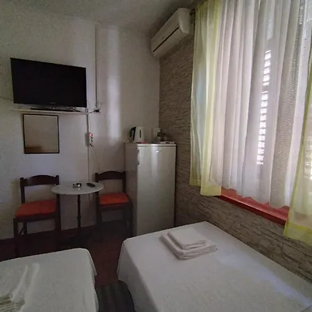 Deni Guest House Apartment *