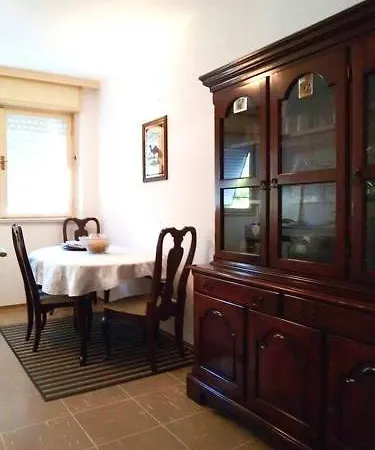 Deni Guest House Apartment *