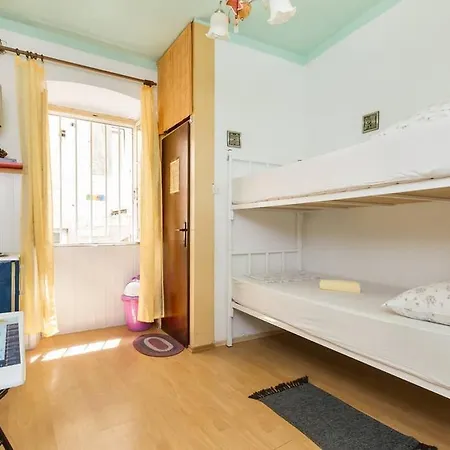 Deni Guest House