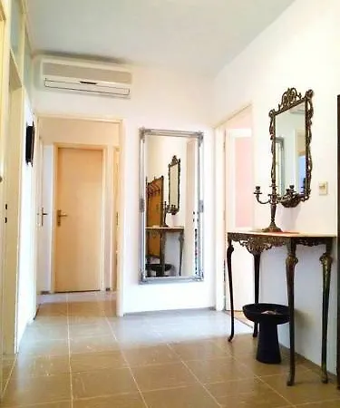 Deni Guest House *